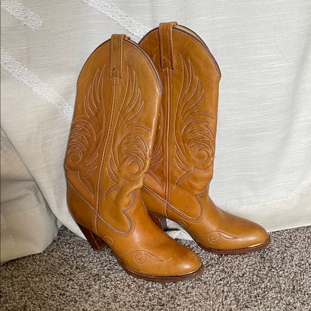 Vintage | Classic Tan Western Women's Cowboy Boots - Gorgeous Stitching Detail